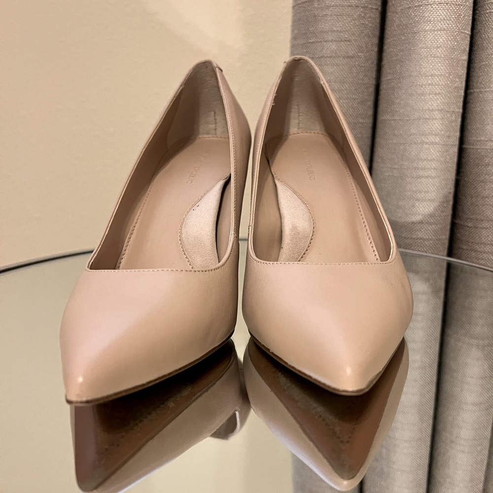 Nude Banana Republic Pumps